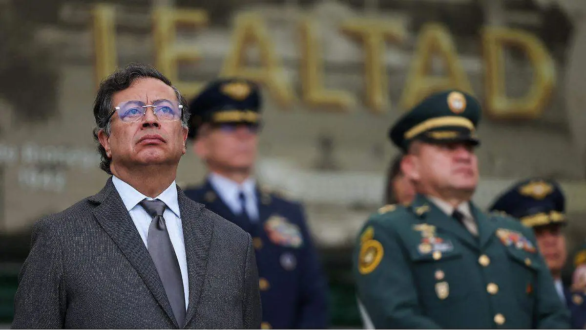 Gustavo Petro contra las guerrillas